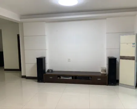 锦江花园3室2厅1卫朝南精装