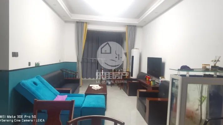 幸福里精装修三房，拎包入住，近学校，市中心