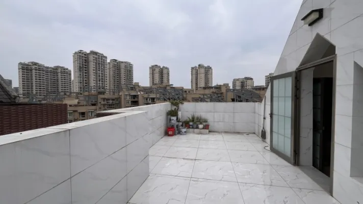 龙湖郡顶楼带花园?，急售