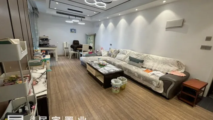 中珠家春秋100㎡2室2厅2卫1阳台精装，业主急售