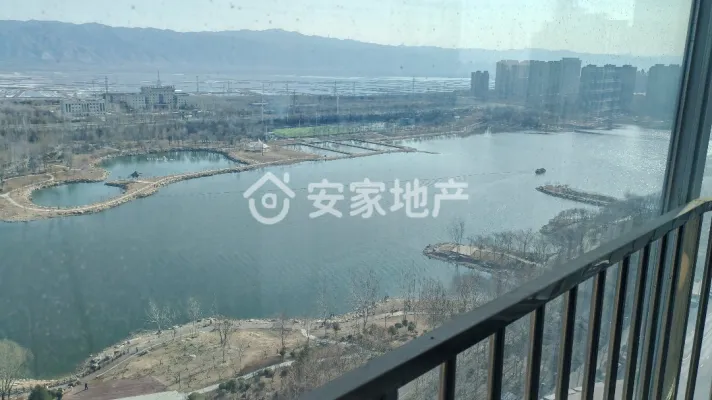 外滩玺园湖景房， 4室2厅2卫2阳台208㎡ 带超大入户花园