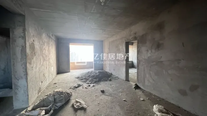 南环！现房！送储藏室！一梯一户，电梯小高层，有证可分期