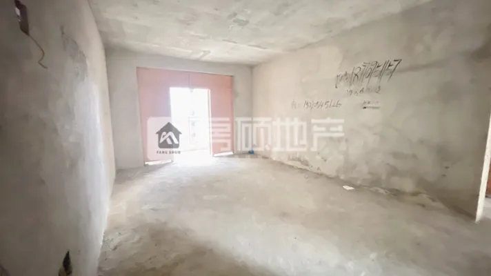 特御品名都143.54㎡4室2厅2卫2阳台毛坯，看房有钥匙