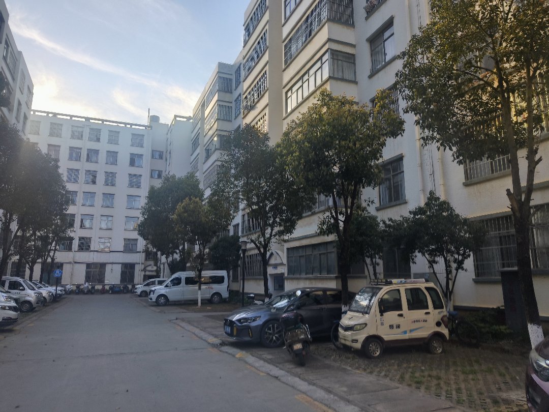麒麟区南片区毛坯3室2厅2卫二手房出售11