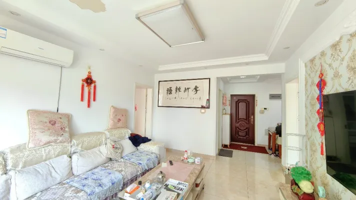 昌鸿小区K区2室2厅1卫1阳台81㎡ 带超大入户花园