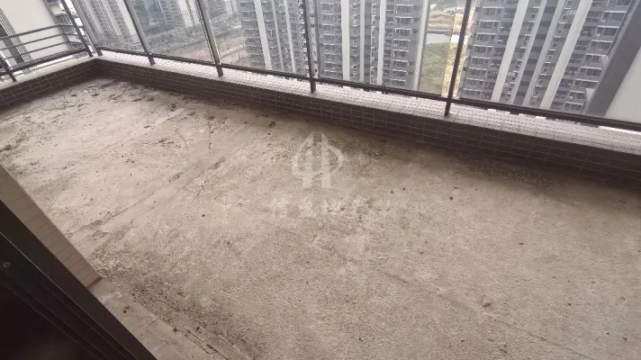 城南玥珑湾毛坯大平层，南北双阳台，证过二，看房方便