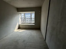 旌阳区|保利中央花园B区4室2厅2卫出售