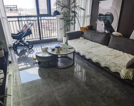 阳光翡翠华府3室2厅2卫精装
