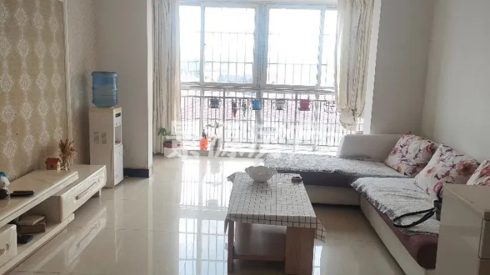 翡翠湾3室2厅一厨一卫，带家具家电拎包入住