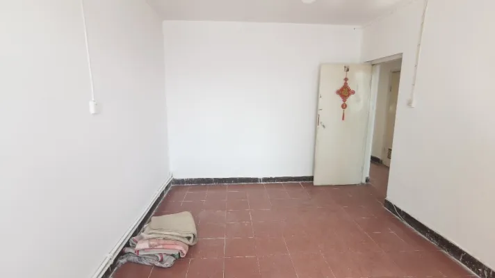 城中 南川西路 建校对面 简装两室一厅六楼 南北通透燃气入户