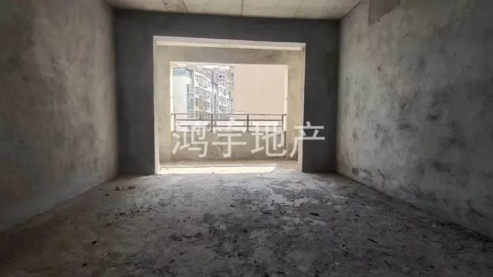 宜家学院泉小泉中附近，全新毛坯，送车位出售