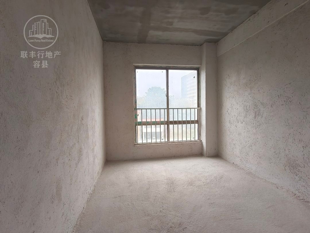 容县城西毛坯4室2厅2卫二手房出售5