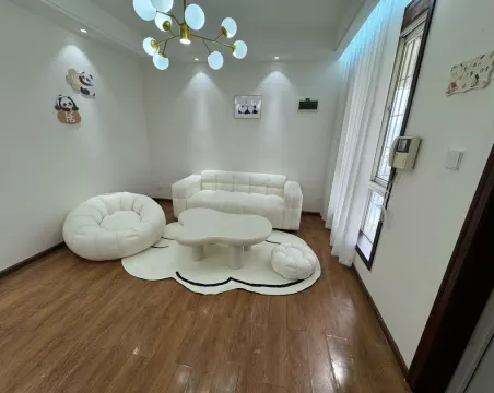 彩泉公馆1室1厅1卫朝西南精装