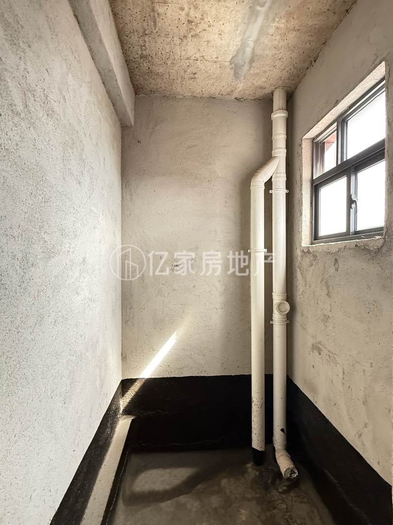 容县城北毛坯4室2厅2卫二手房出售6