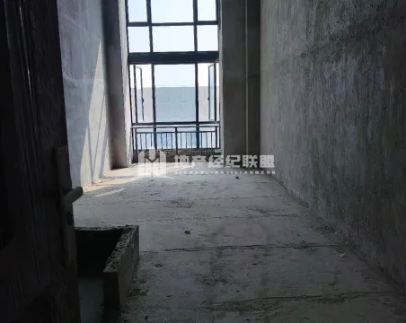 亿坤汽车城1室1厅1卫毛坯
