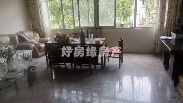 一线湖景房出售户型方正东西通透实用面积130㎡