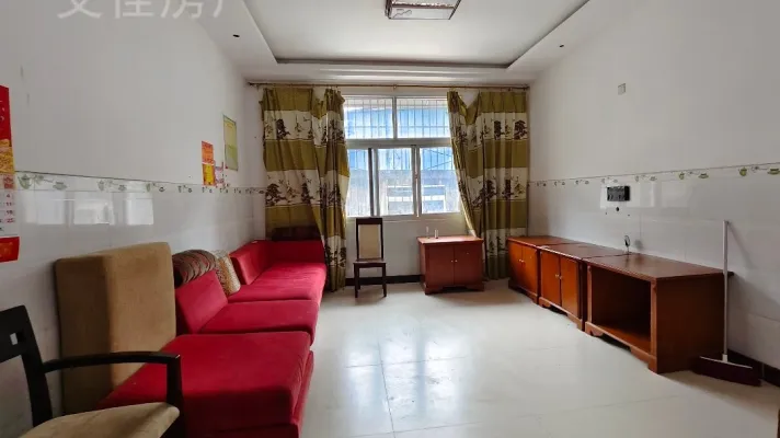 财富广场附近小区停车方便，交通便利，设施齐全