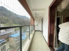 汇川区|常青藤国际花园3室2厅2卫出售