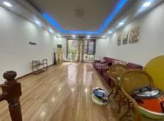 东兴区|西林街道办事处家属楼4室2厅2卫出售