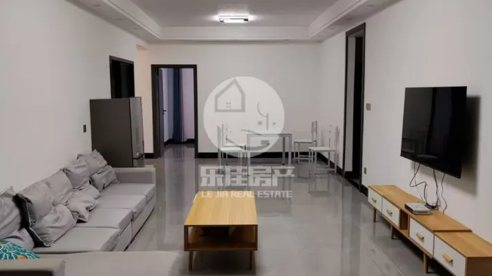 云天华府4室2厅2卫2阳台高档家私电，设施完善，拎包入住