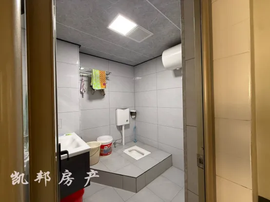 荣鑫一期3室1厅1卫朝东南普通房源图片