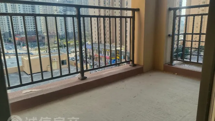 好楼层边户小区合适的一套     8楼边户，房主包大税