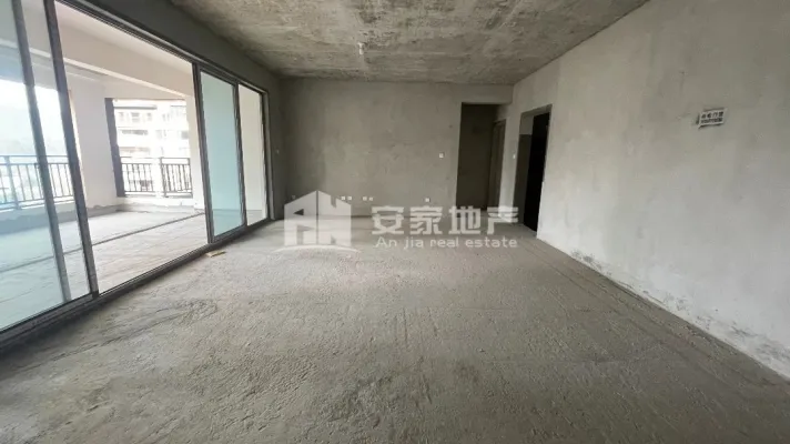 性价比超高的4室2厅2卫1阳台 阳光 视线 无忧！