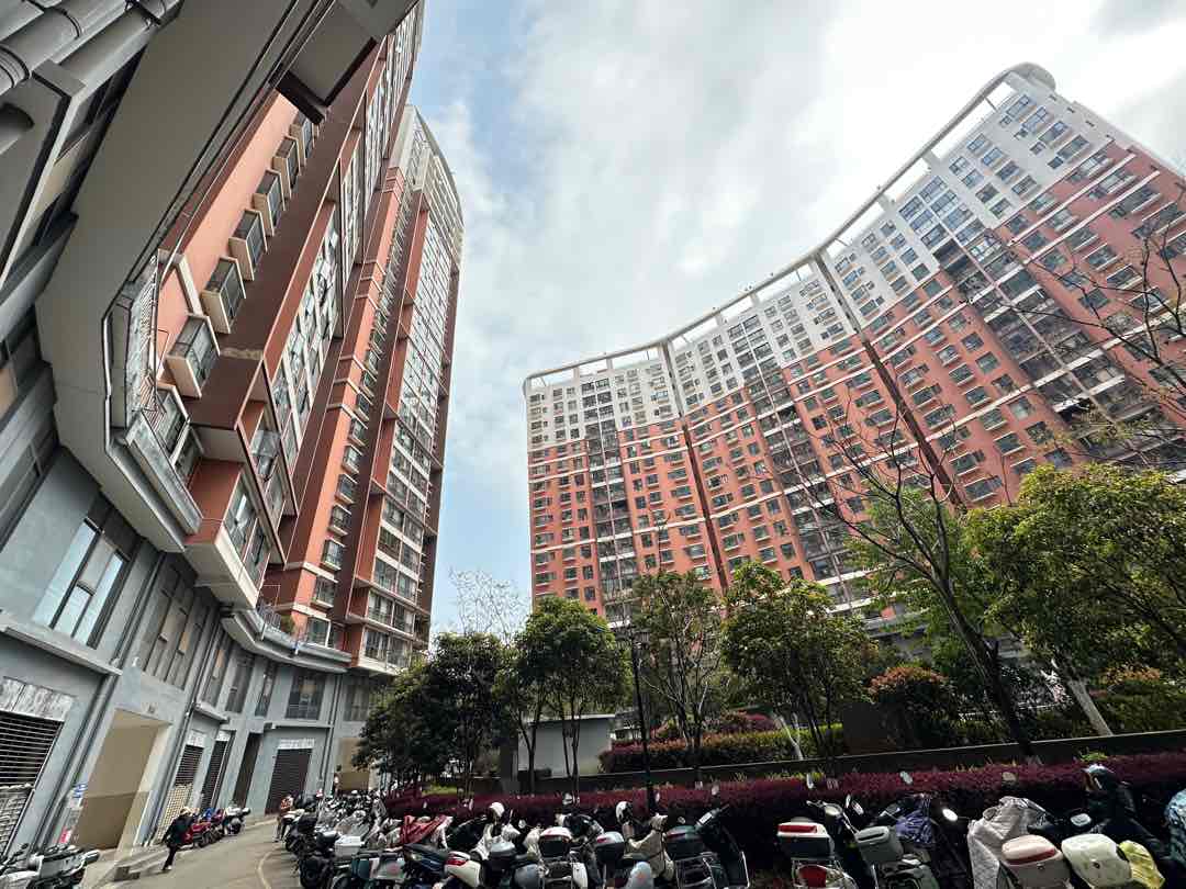 麒麟区北片区毛坯3室2厅2卫二手房出售15
