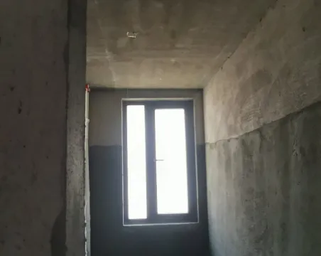 华章学府香颂3室2厅2卫朝南北毛坯