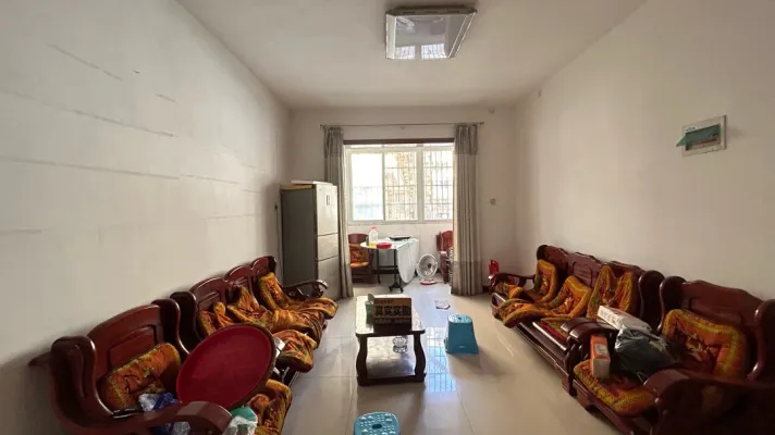 送个10平方储物间，精致2室2厅1卫1阳台，小户型，大生活