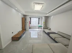 新城区|华清学府城4室2厅2卫出售
