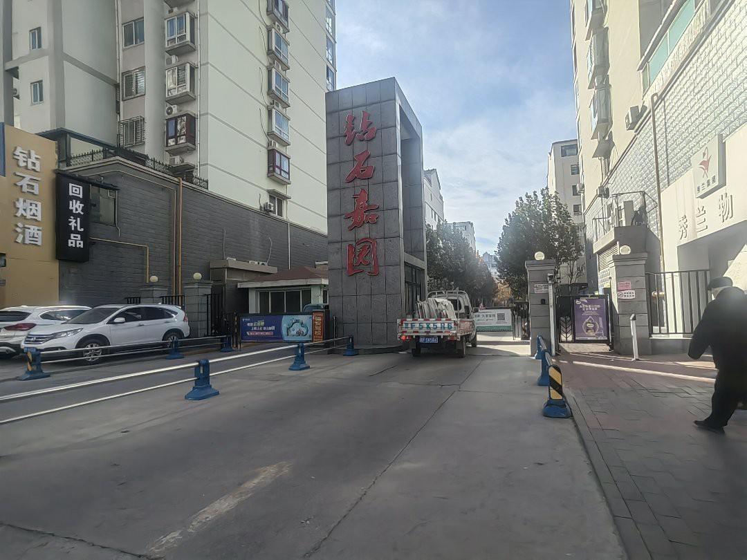 莲池区新保师附小普通3室3厅3卫二手房出售15