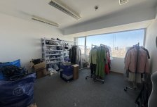 华贸顶层好房出租，视野好，全天采光，有钥匙，随时入住