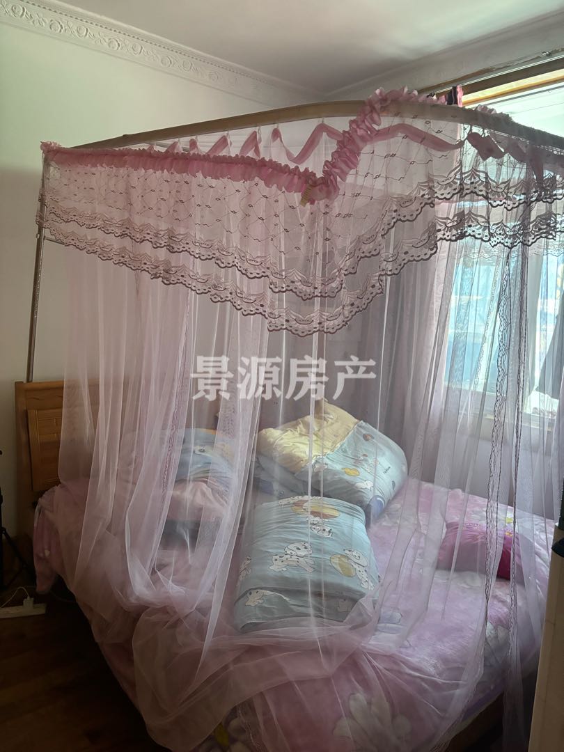 禄丰老法院小区,老法院小区3室2厅1厨1卫出售，市中心，生活便利2