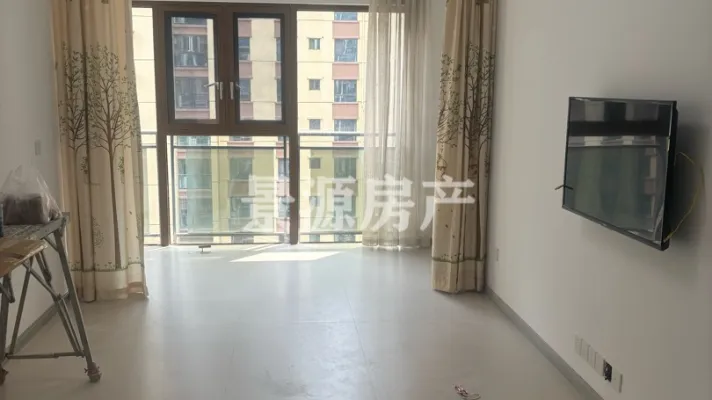 龙湖新城2室2厅1卫全新装修出租，带家具