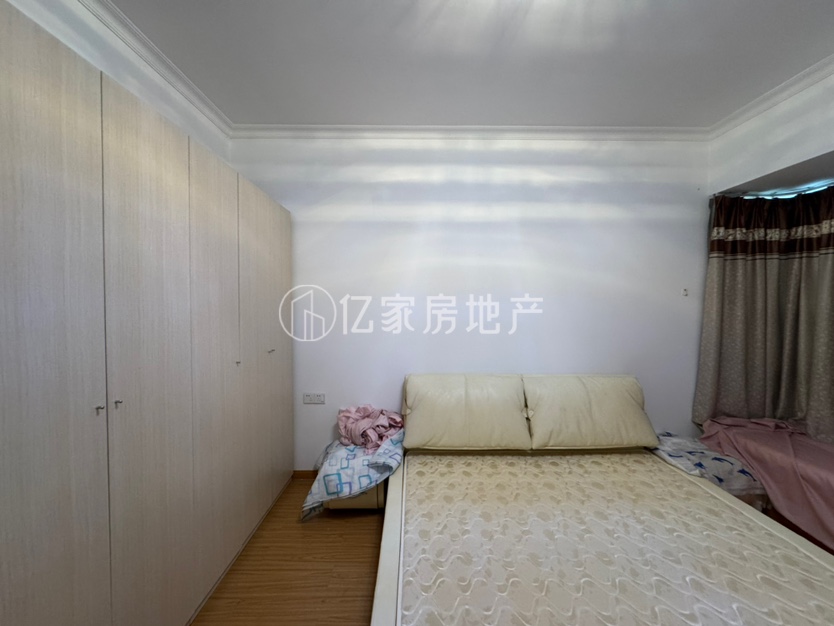 容县城北普通3室2厅2卫二手房出售8