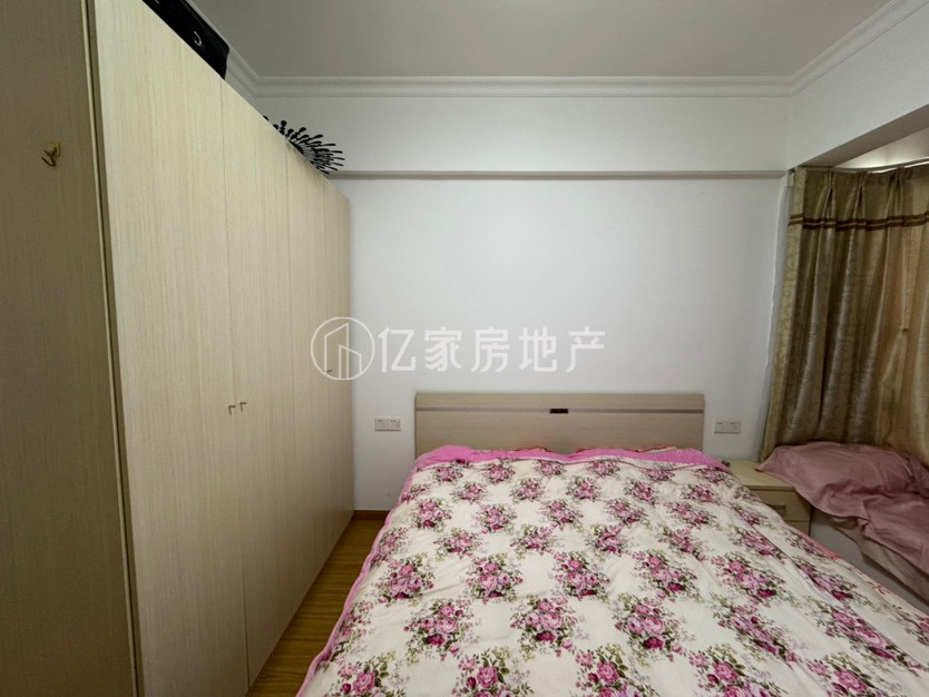 容县城北普通3室2厅2卫二手房出售4