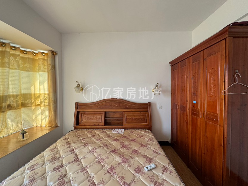 江南御景,江南御景精装两房，拎包入住仅租1300每月2