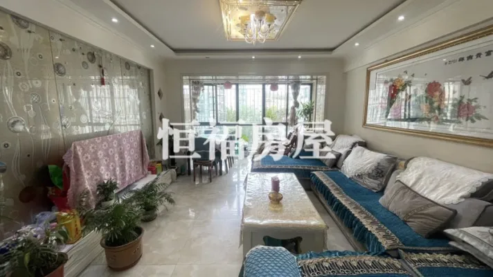 4室2厅1卫1阳台129㎡,阔绰客厅,超大阳台