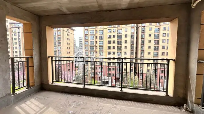 普罗旺市大平层五室三卫边户采光好南北通透！大落地窗！