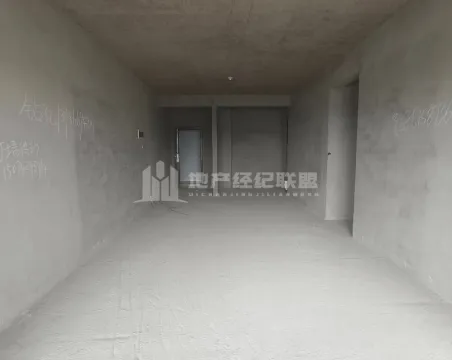 格林小镇3室2厅2卫毛坯