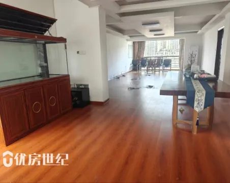 日月星辰3室2厅2卫朝西精装