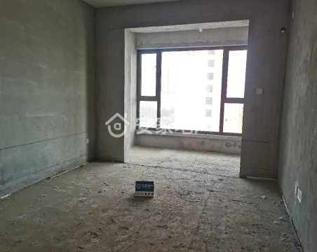 鑫地理想城4室2厅2卫朝南北毛坯