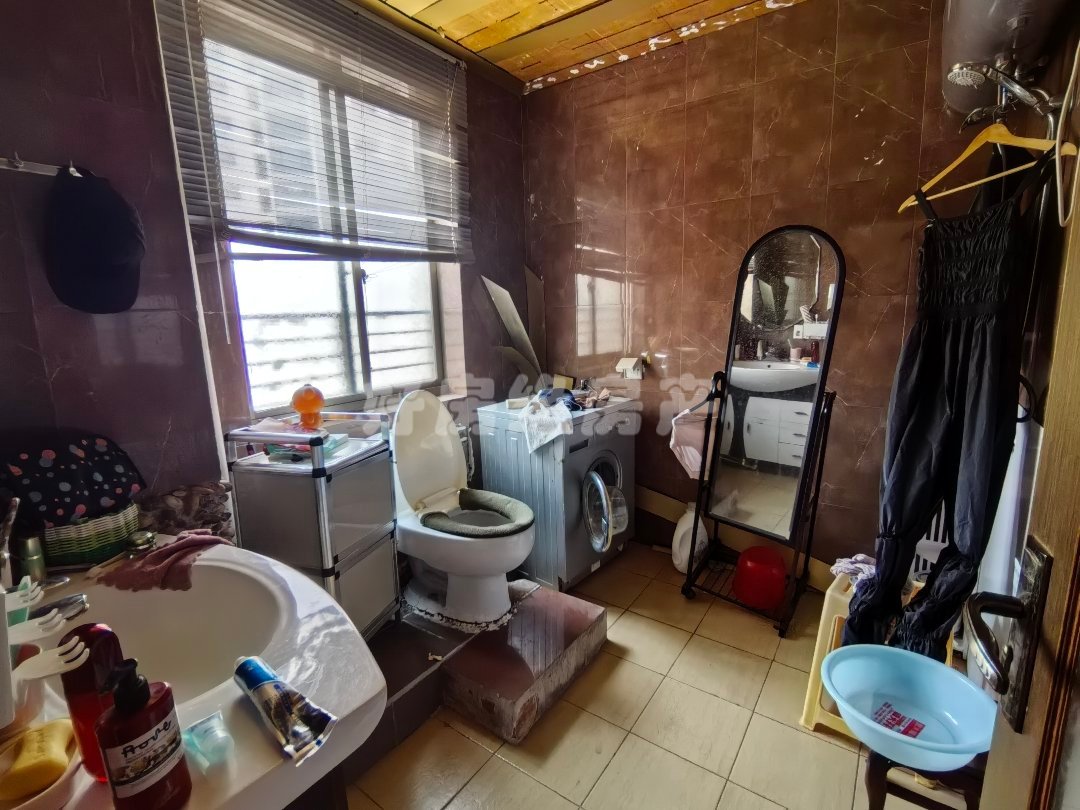 金瓯园,金瓯园格局好,复式楼实用面积276平，带屋顶花园，花园面积是3