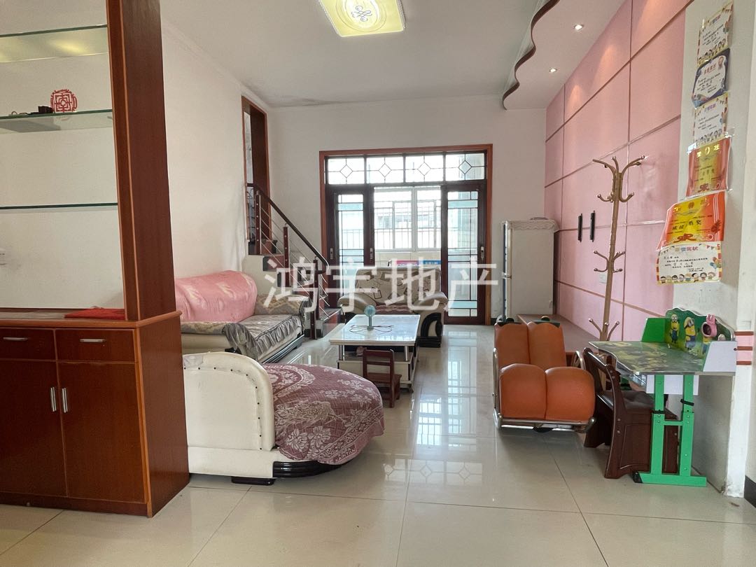 伟业公园路小区,中心楼栋，交通便利，精装3室2厅3卫，大户型，陪读安家的优选1