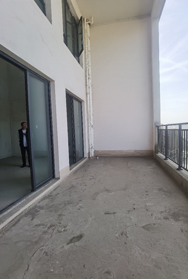 新城凤凰台,新城凤凰台127㎡4室2厅2卫1阳台毛坯，好房出售10
