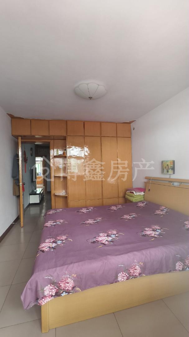 彭东新村,彭东新村 中间楼层 两室两厅 带地下室 支持贷款3