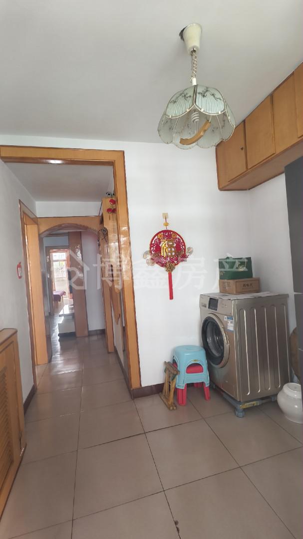 彭东新村,彭东新村 中间楼层 两室两厅 带地下室 支持贷款6