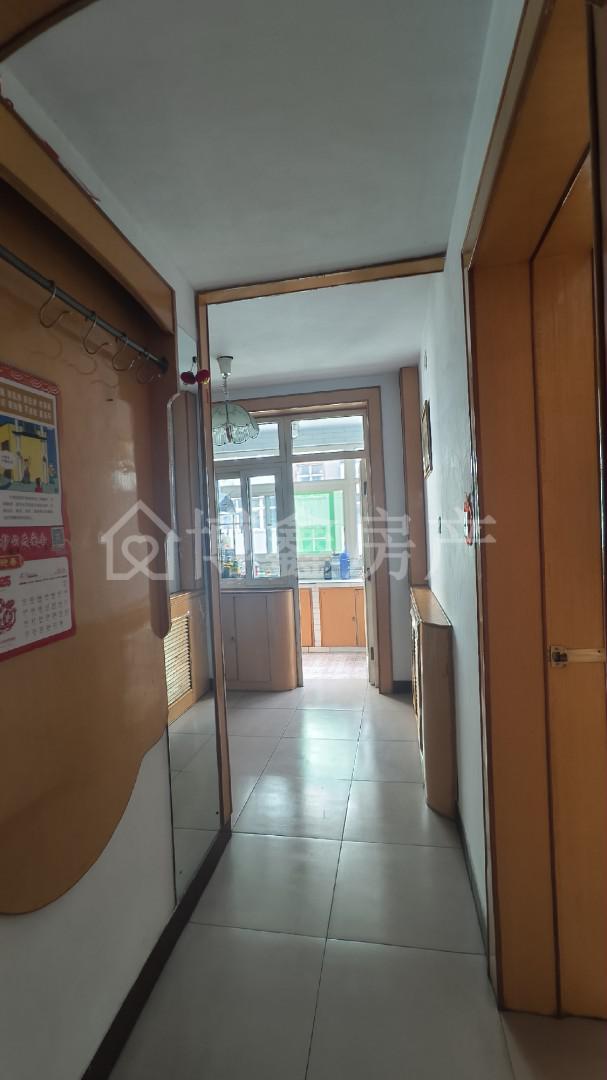 彭东新村,彭东新村 中间楼层 两室两厅 带地下室 支持贷款10