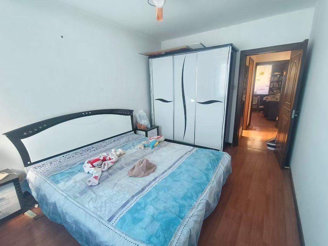 9号区,9号区  3楼  2室2厅 带地下室4